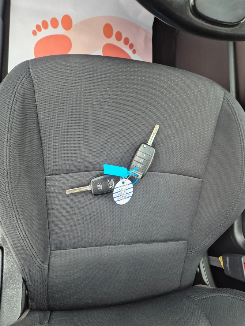 Kia Carens 1.7 CRDI, 7mesta, снимка 17 - Автомобили и джипове - 52678512