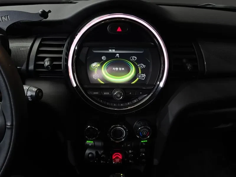 Mini Cooper Basic Model 3Rd Generation, снимка 14 - Автомобили и джипове - 55901377