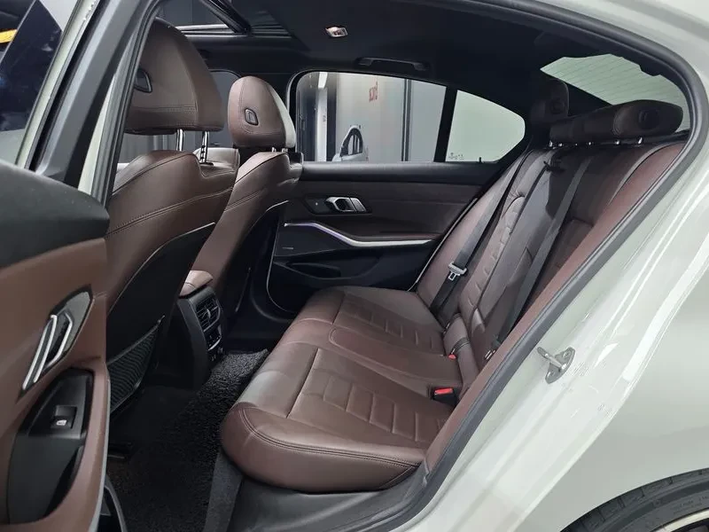 BMW 330 M PACK/360 КАМЕРИ/ПАНОРАМА/ПОДГРЕВ/DISTRONIC, снимка 11 - Автомобили и джипове - 56574625