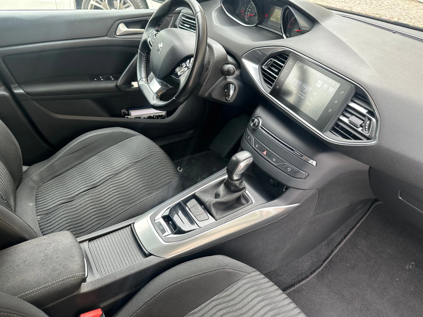 Peugeot 308 1.6hdi AUTOMATIC/ NAVI / 2017 /  - изображение 9