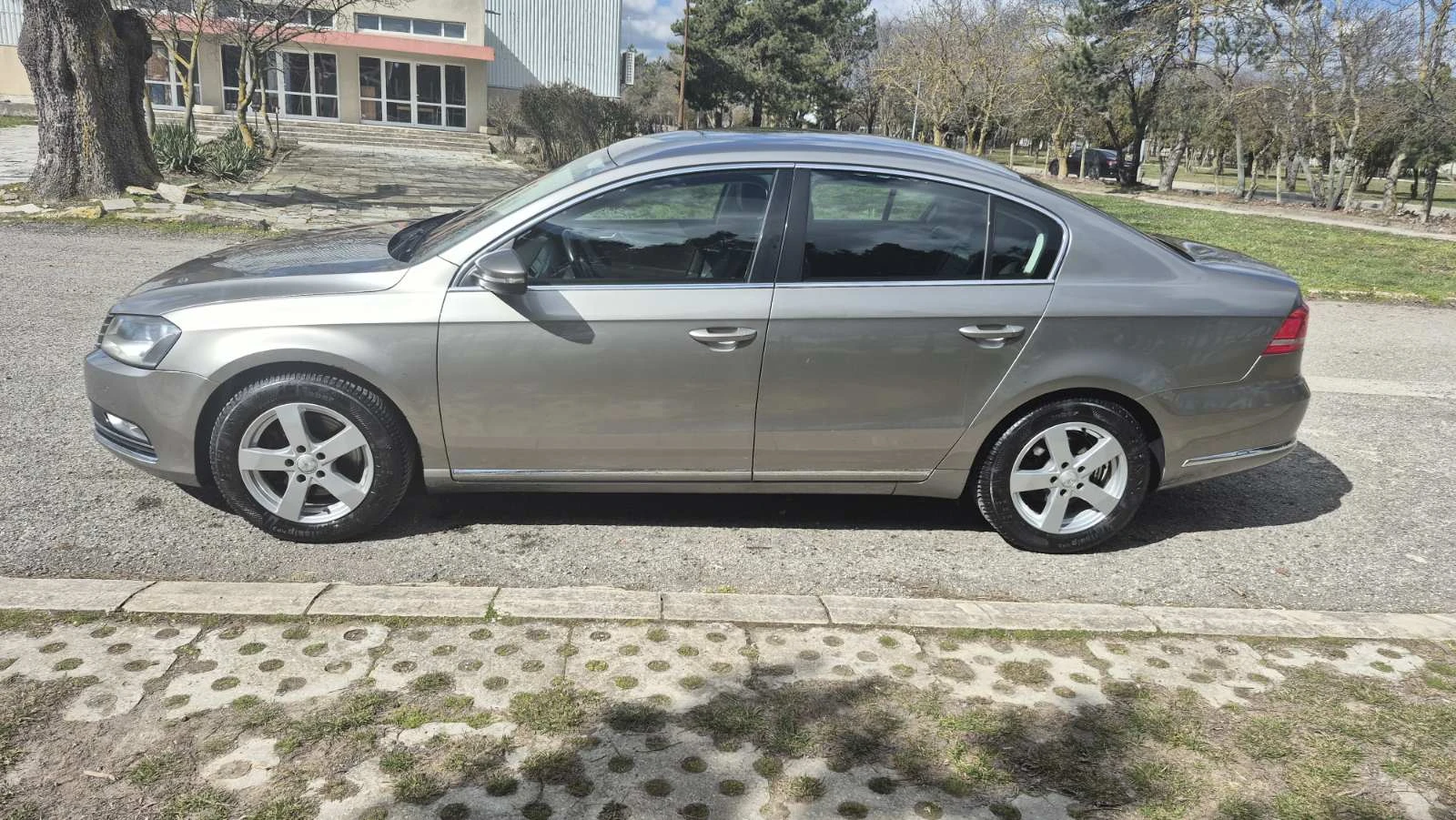 VW Passat 2.0 TDI   4MOTION, снимка 2 - Автомобили и джипове - 53747644