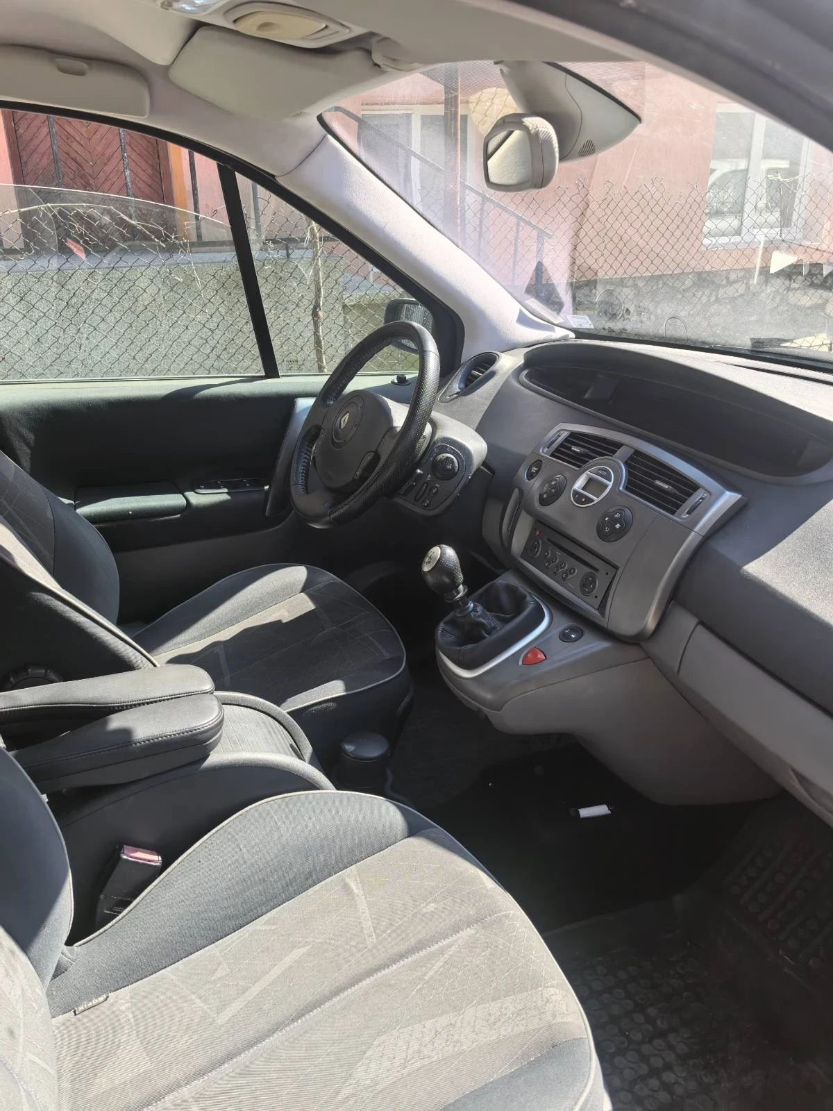Renault Scenic 1.9 dci, снимка 5 - Автомобили и джипове - 53836021