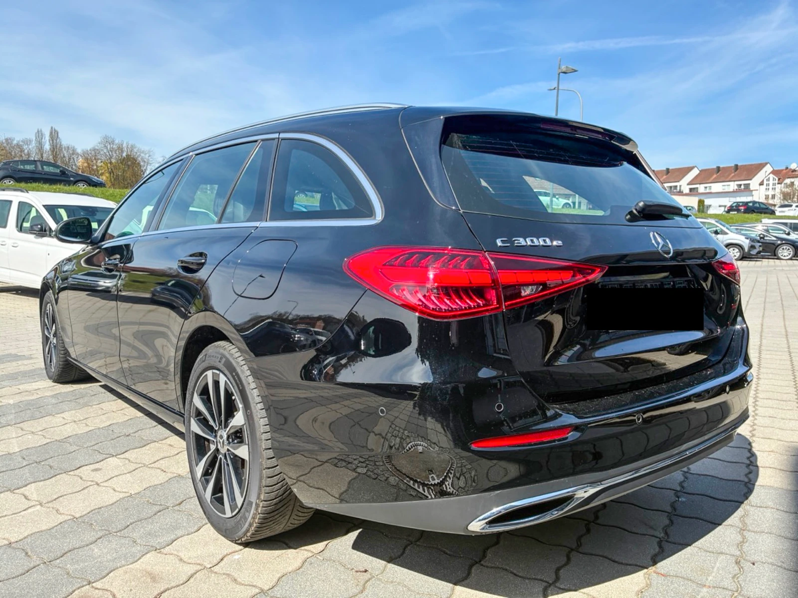 Mercedes-Benz C 300 e T Avantgarde, снимка 4 - Автомобили и джипове - 54280769