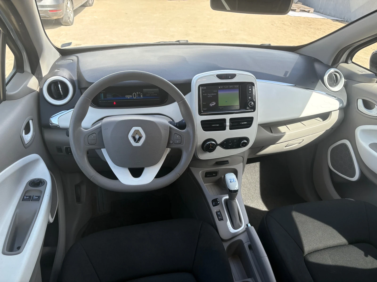 Renault Zoe, снимка 14 - Автомобили и джипове - 55141033