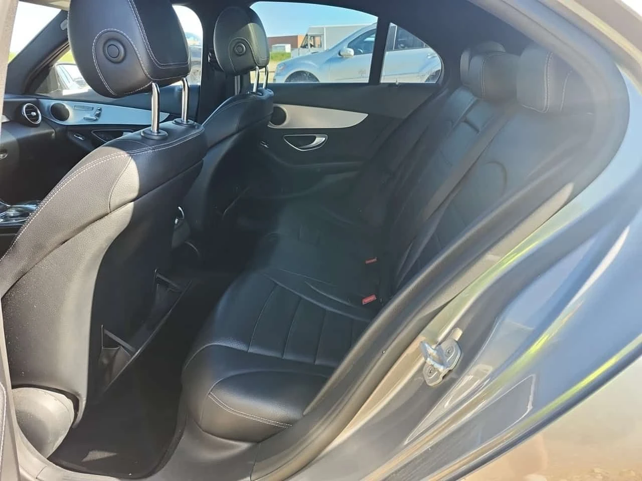 Mercedes-Benz C 300 CARFAX /Кожа/Нави/Подгрев/Панорама/ФИНАНСИРАНЕ, снимка 11 - Автомобили и джипове - 55180478