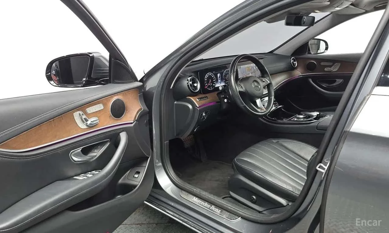 Mercedes-Benz 300 * E300 Exclusive * CARFAX * ЦЕНА ДО БГ, снимка 5 - Автомобили и джипове - 55510976