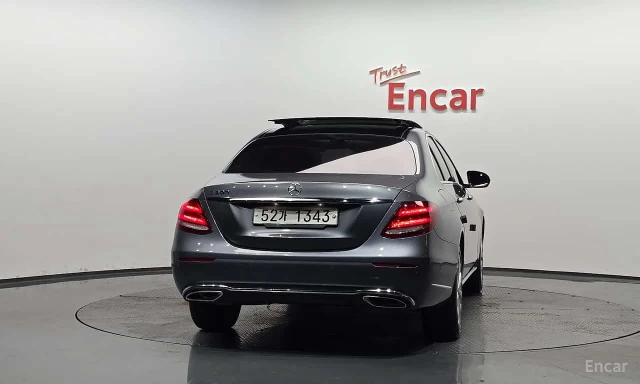 Mercedes-Benz 300 * E300 Exclusive * CARFAX * ЦЕНА ДО БГ, снимка 4 - Автомобили и джипове - 55510976