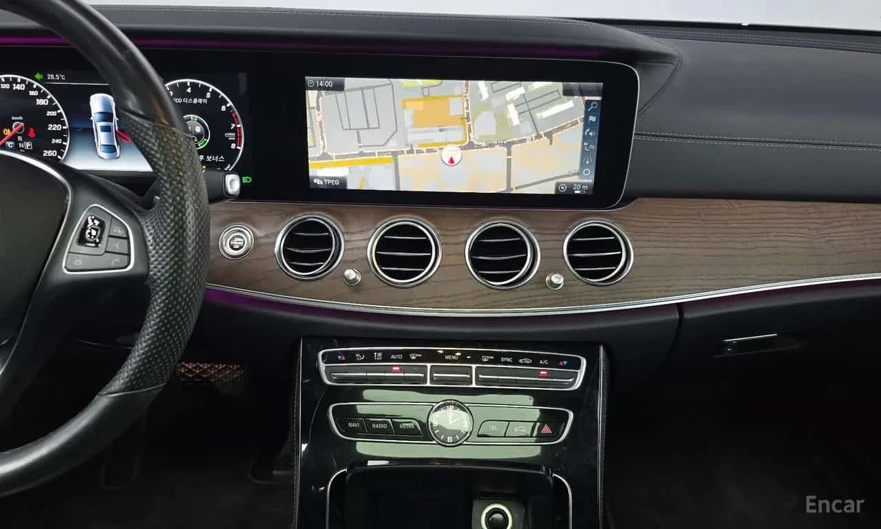 Mercedes-Benz 300 * E300 Exclusive * CARFAX * ЦЕНА ДО БГ, снимка 11 - Автомобили и джипове - 55510976