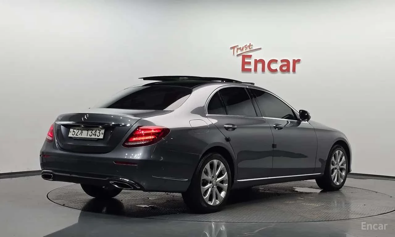 Mercedes-Benz 300 * E300 Exclusive * CARFAX * ЦЕНА ДО БГ, снимка 2 - Автомобили и джипове - 55510976
