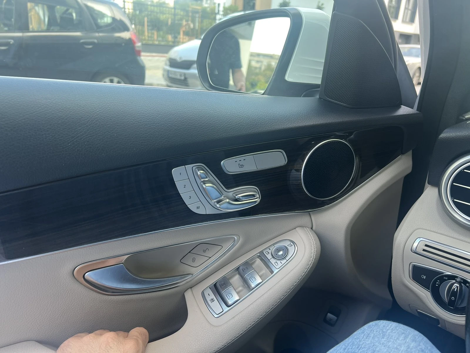 Mercedes-Benz C 300 AMG, 4MATIC, снимка 11 - Автомобили и джипове - 55803776