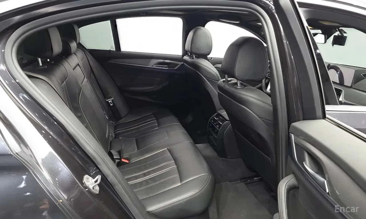 BMW 530 xDrive M Sport Package/ФИНАНСИРАНЕ, снимка 12 - Автомобили и джипове - 56273124