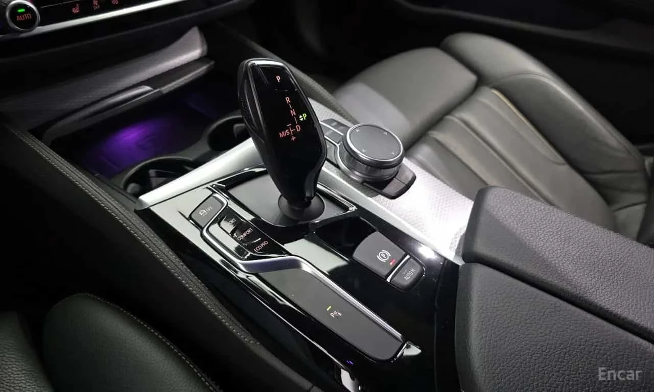 BMW 530 xDrive M Sport Package/ФИНАНСИРАНЕ, снимка 9 - Автомобили и джипове - 56273124