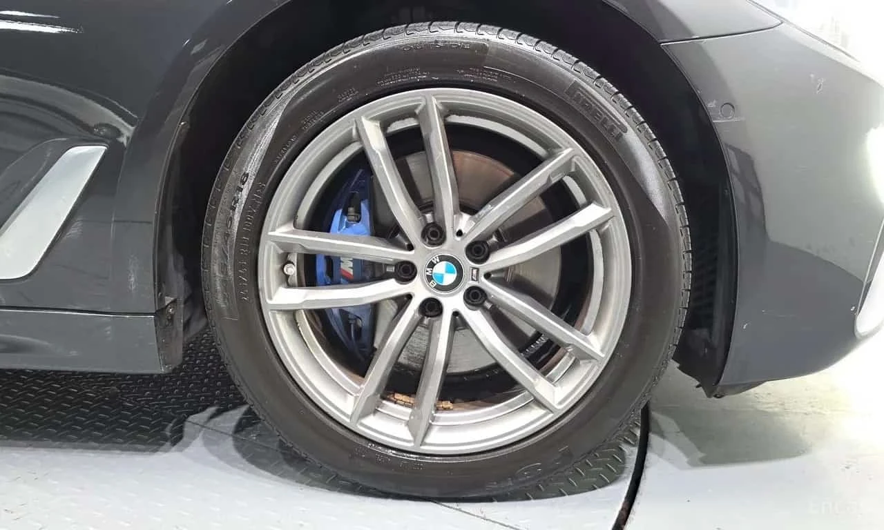 BMW 530 xDrive M Sport Package/ФИНАНСИРАНЕ, снимка 5 - Автомобили и джипове - 56273124