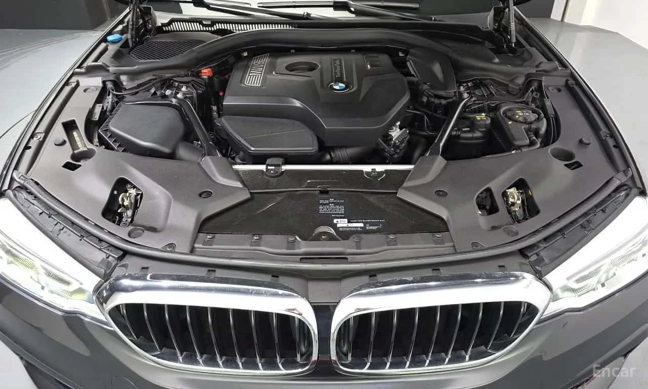 BMW 530 xDrive M Sport Package/ФИНАНСИРАНЕ, снимка 6 - Автомобили и джипове - 56273124