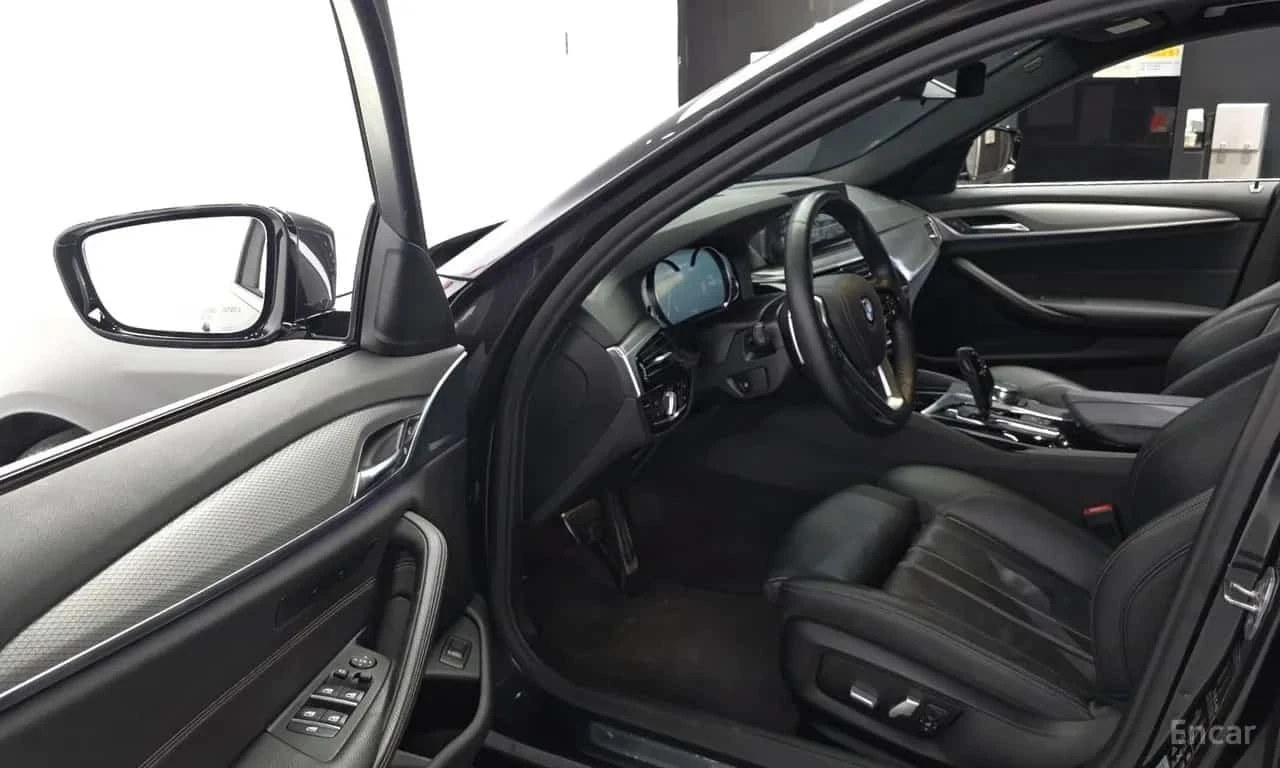 BMW 530 xDrive M Sport Package/ФИНАНСИРАНЕ, снимка 10 - Автомобили и джипове - 56273124