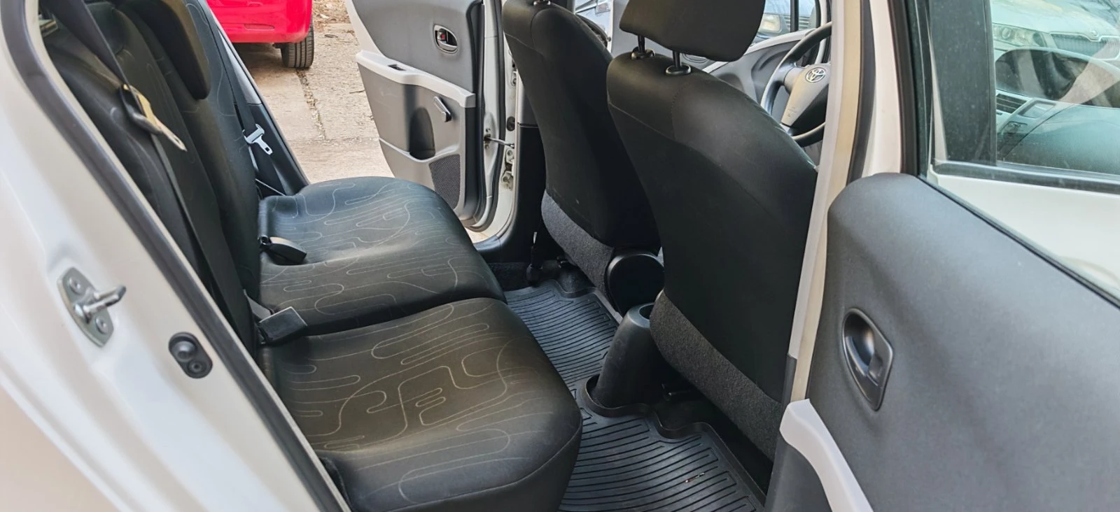 Toyota Yaris 1.4D4D, снимка 7 - Автомобили и джипове - 56455986