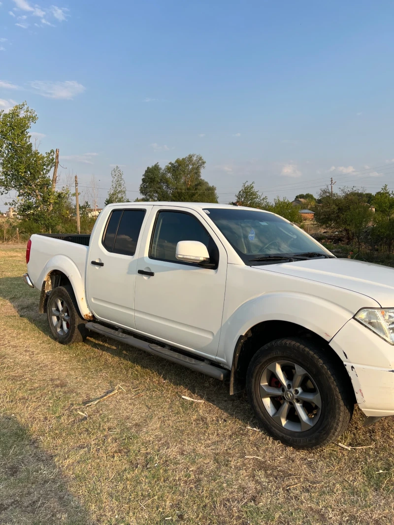 Nissan Navara 2.5 173hp 4x4, снимка 2 - Автомобили и джипове - 47044384