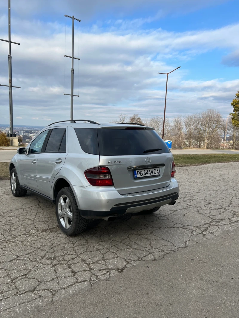 Mercedes-Benz ML, снимка 4 - Автомобили и джипове - 48997707