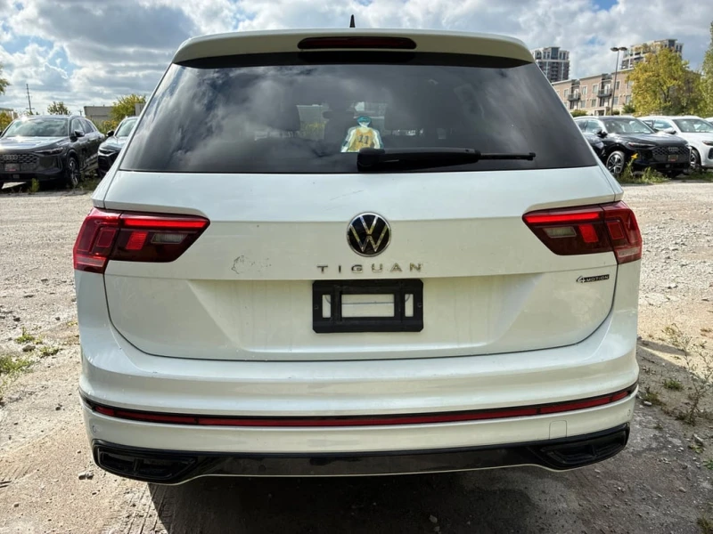 VW Tiguan * Comfortline R Line Black Edition * CARFAX * , снимка 4 - Автомобили и джипове - 53256727