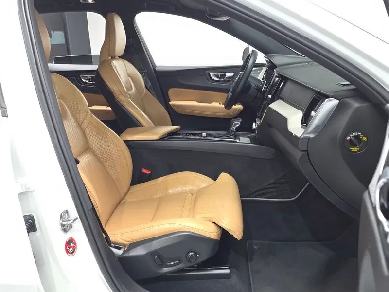 Volvo XC60 D5 INSCRIPTION, снимка 11 - Автомобили и джипове - 55294375