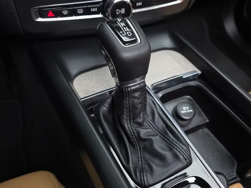 Volvo XC60 D5 INSCRIPTION, снимка 9 - Автомобили и джипове - 55294375
