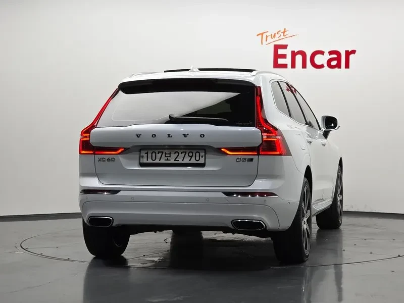 Volvo XC60 D5 INSCRIPTION, снимка 4 - Автомобили и джипове - 55294375