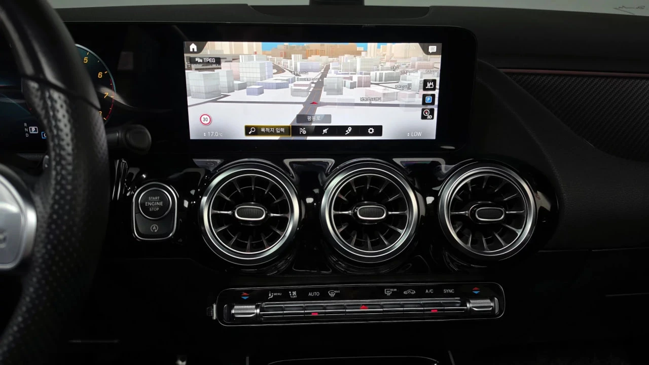 Mercedes-Benz GLA 250 ПАНОРАМА| КОЖЕН САЛОН| КАМЕРА, снимка 14 - Автомобили и джипове - 54912914