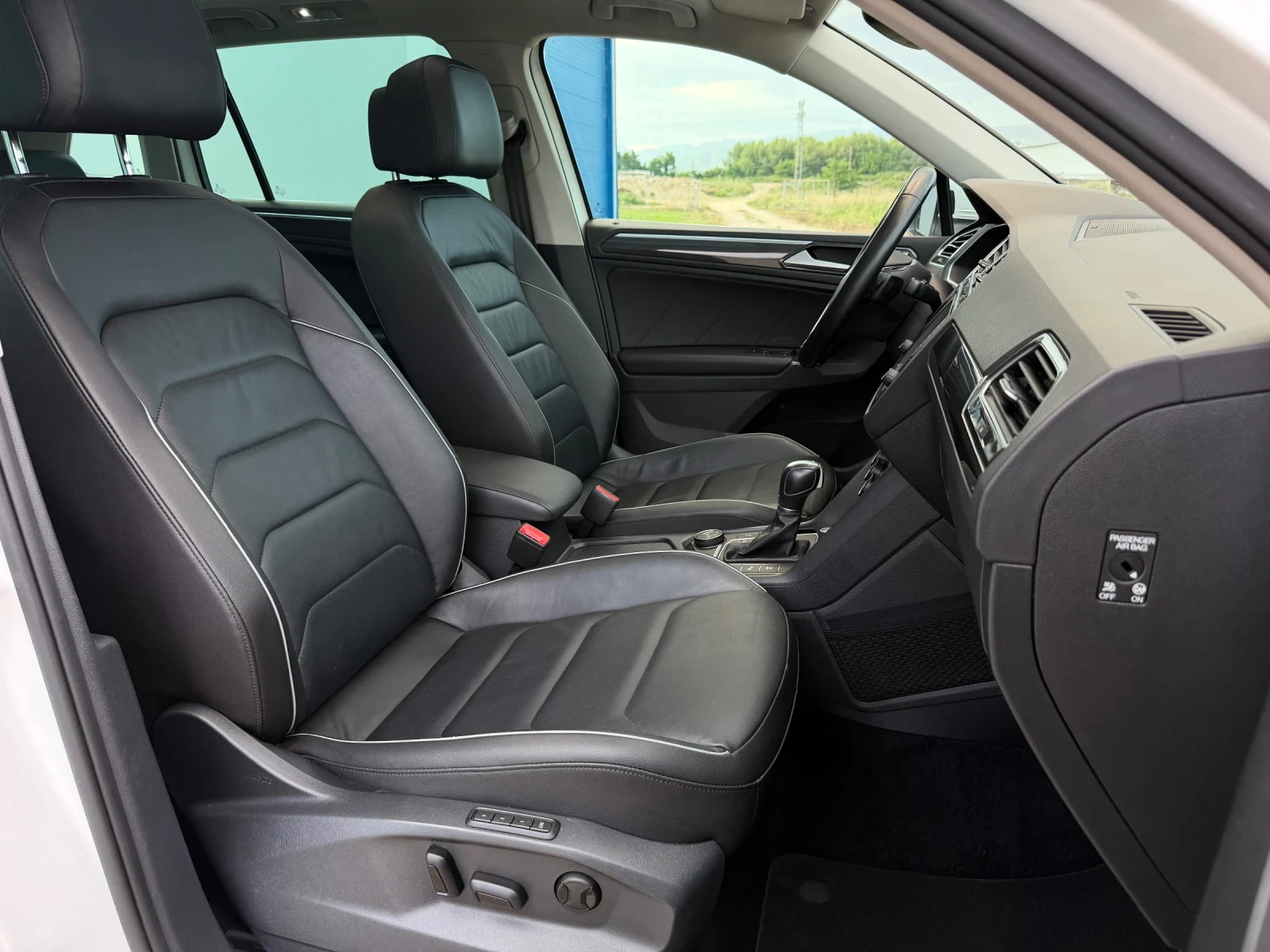 VW Tiguan 2.0 TDI 190кс R-Line 4Motion/ Всички екстри, снимка 14 - Автомобили и джипове - 55451049