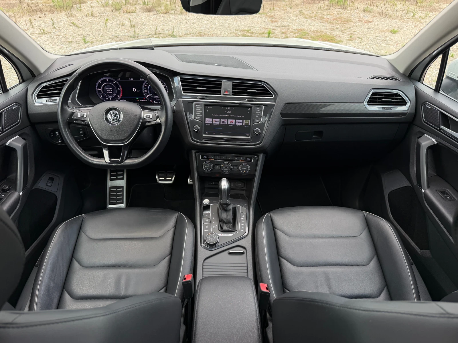VW Tiguan 2.0 TDI 190кс R-Line 4Motion/ Всички екстри, снимка 9 - Автомобили и джипове - 55451049