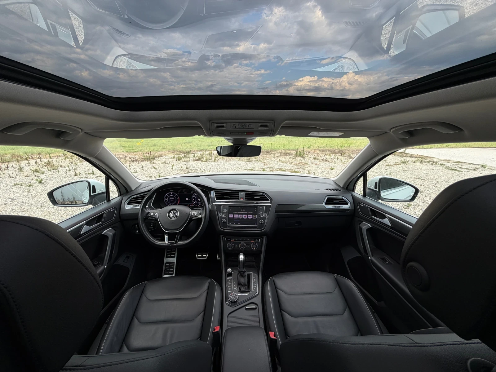 VW Tiguan 2.0 TDI 190кс R-Line 4Motion/ Всички екстри, снимка 10 - Автомобили и джипове - 55451049