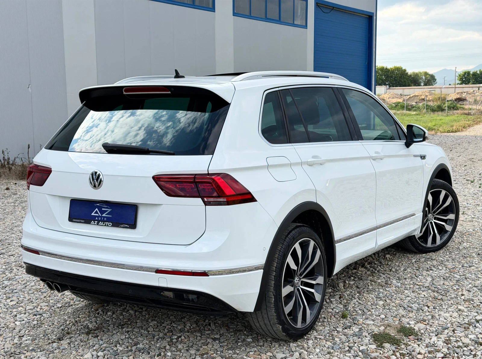 VW Tiguan 2.0 TDI 190кс R-Line 4Motion/ Всички екстри, снимка 6 - Автомобили и джипове - 55451049