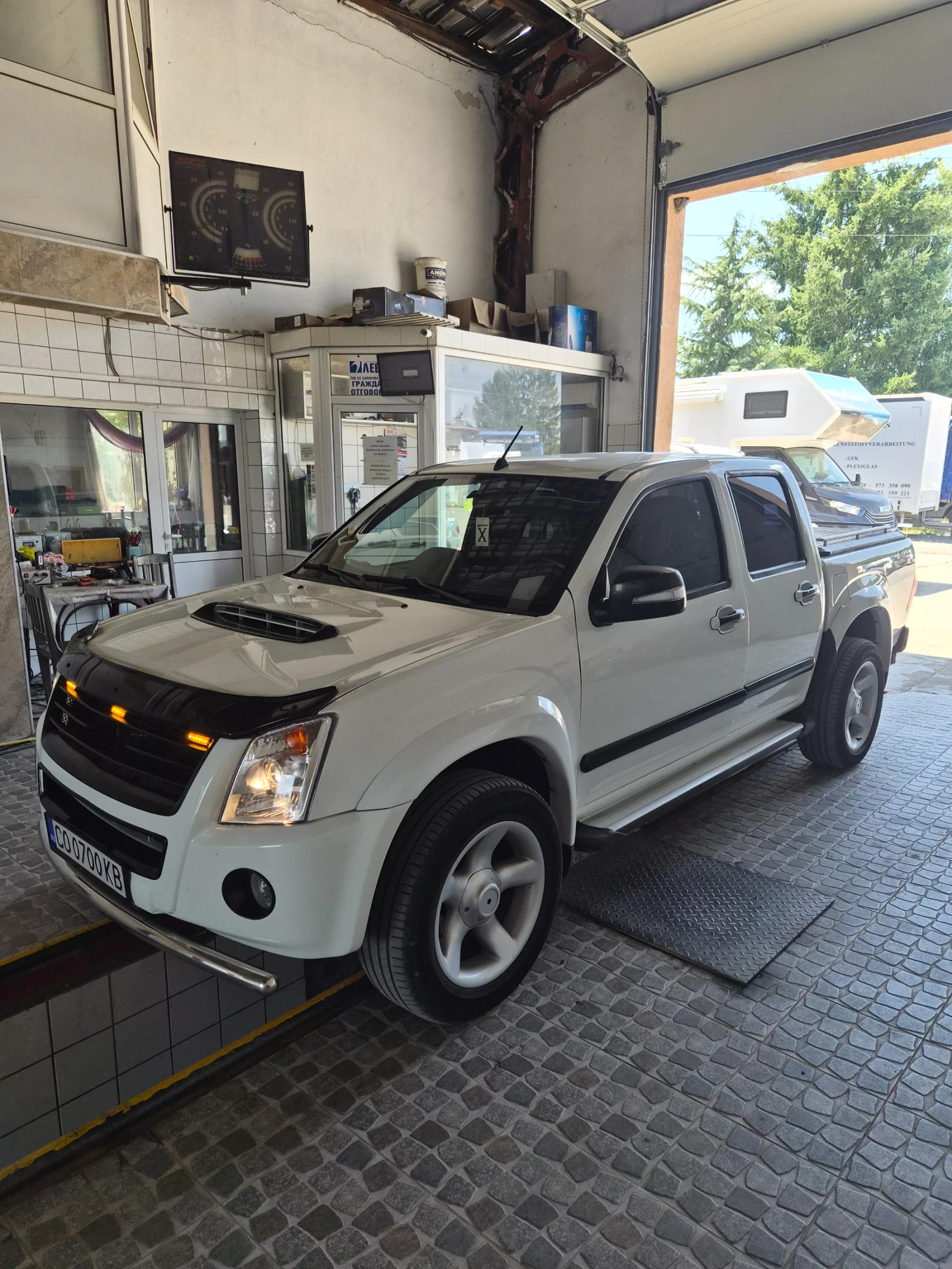 Isuzu D-max, снимка 2 - Автомобили и джипове - 55650749