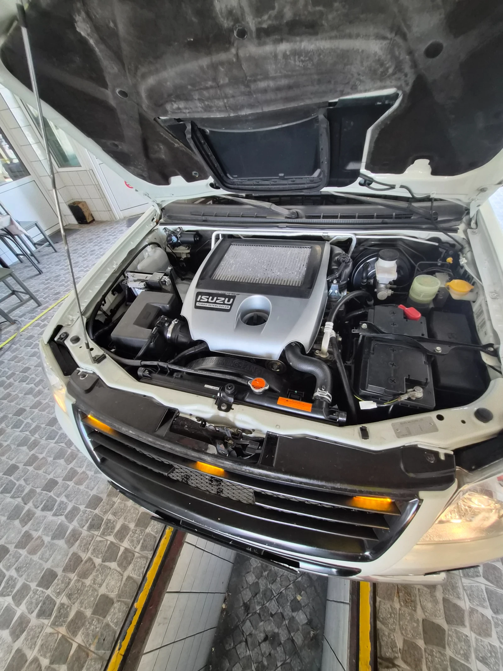 Isuzu D-max, снимка 9 - Автомобили и джипове - 55650749