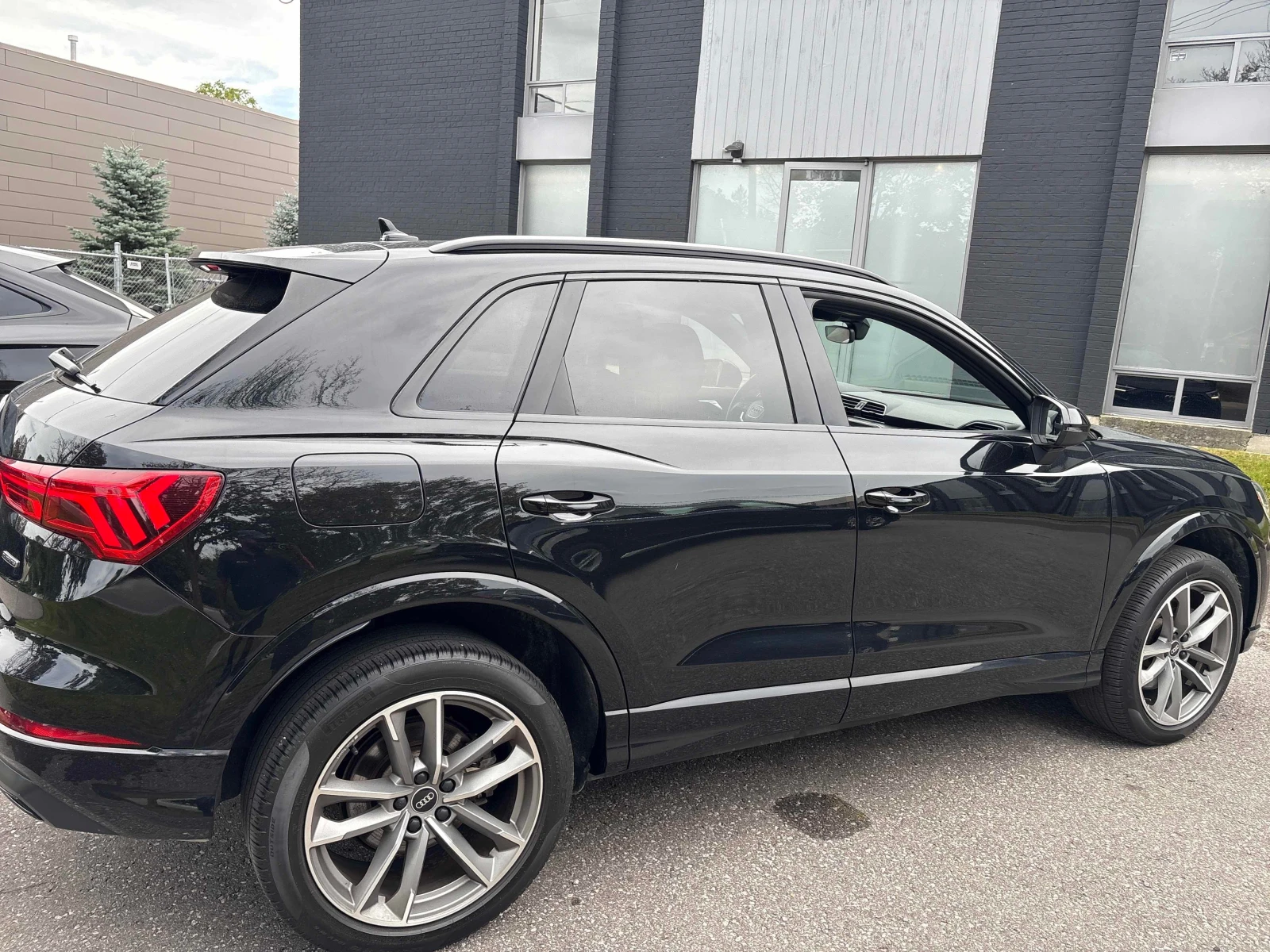 Audi Q3 * 45 TFSI quattro * CARFAX * ЦЕНА ДО БГ, снимка 3 - Автомобили и джипове - 56129641