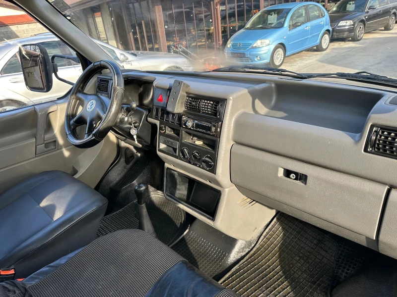 VW Transporter 2.5 TDI Климатик, снимка 11 - Бусове и автобуси - 48968897