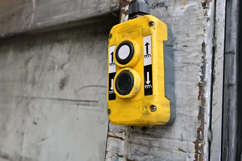 Mercedes-Benz Actros 1845  Падащ борд Cargolift , снимка 9 - Камиони - 52281521