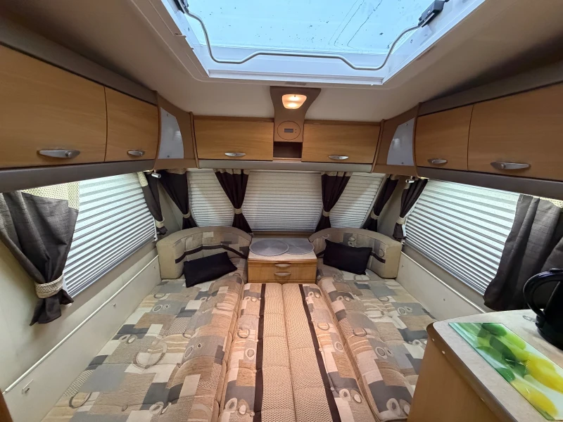 Каравана Swift CONQUEROR-ДВОЙНА ДУШ КАБИНА/АLDE/ГОЛЯМ ХЛАДИЛНИК/, снимка 12 - Каравани и кемпери - 53578181