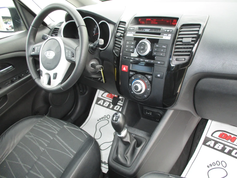 Kia Venga 1.4/БЕНЗИН/КАТО НОВА, снимка 14 - Автомобили и джипове - 49665304