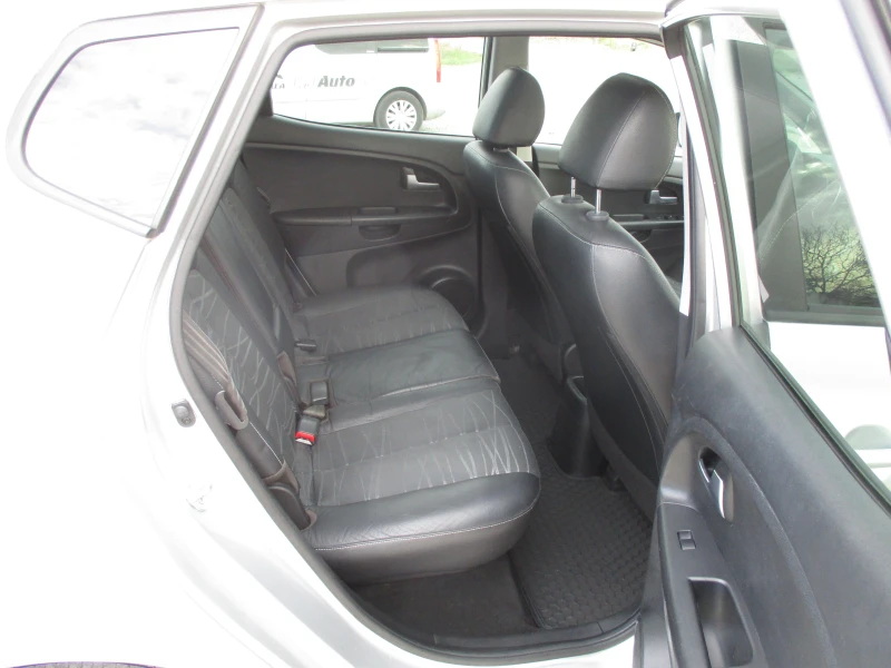 Kia Venga 1.4/БЕНЗИН/КАТО НОВА, снимка 15 - Автомобили и джипове - 49665304