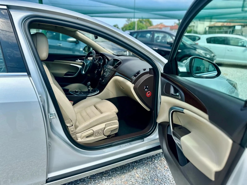 Opel Insignia 2.0CDTI* NAVI* Подгрев, снимка 9 - Автомобили и джипове - 51383197