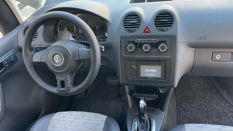 VW Caddy 1.6tdi MAXI, снимка 11 - Автомобили и джипове - 51770426