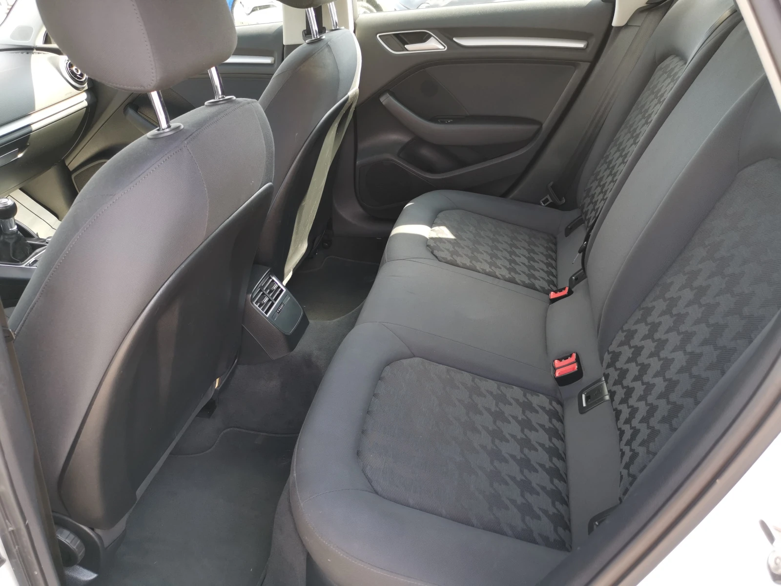 Audi A3 1.6TDI E6B - изображение 7