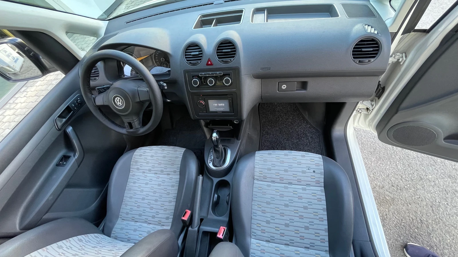 VW Caddy 1.6tdi MAXI | Mobile.bg — изображение 12