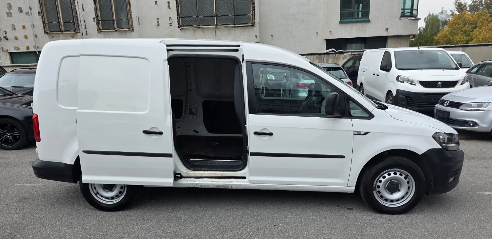 VW Caddy Maxi, evro6 , 1, 4 cng, шест скорости  | Mobile.bg — изображение 13