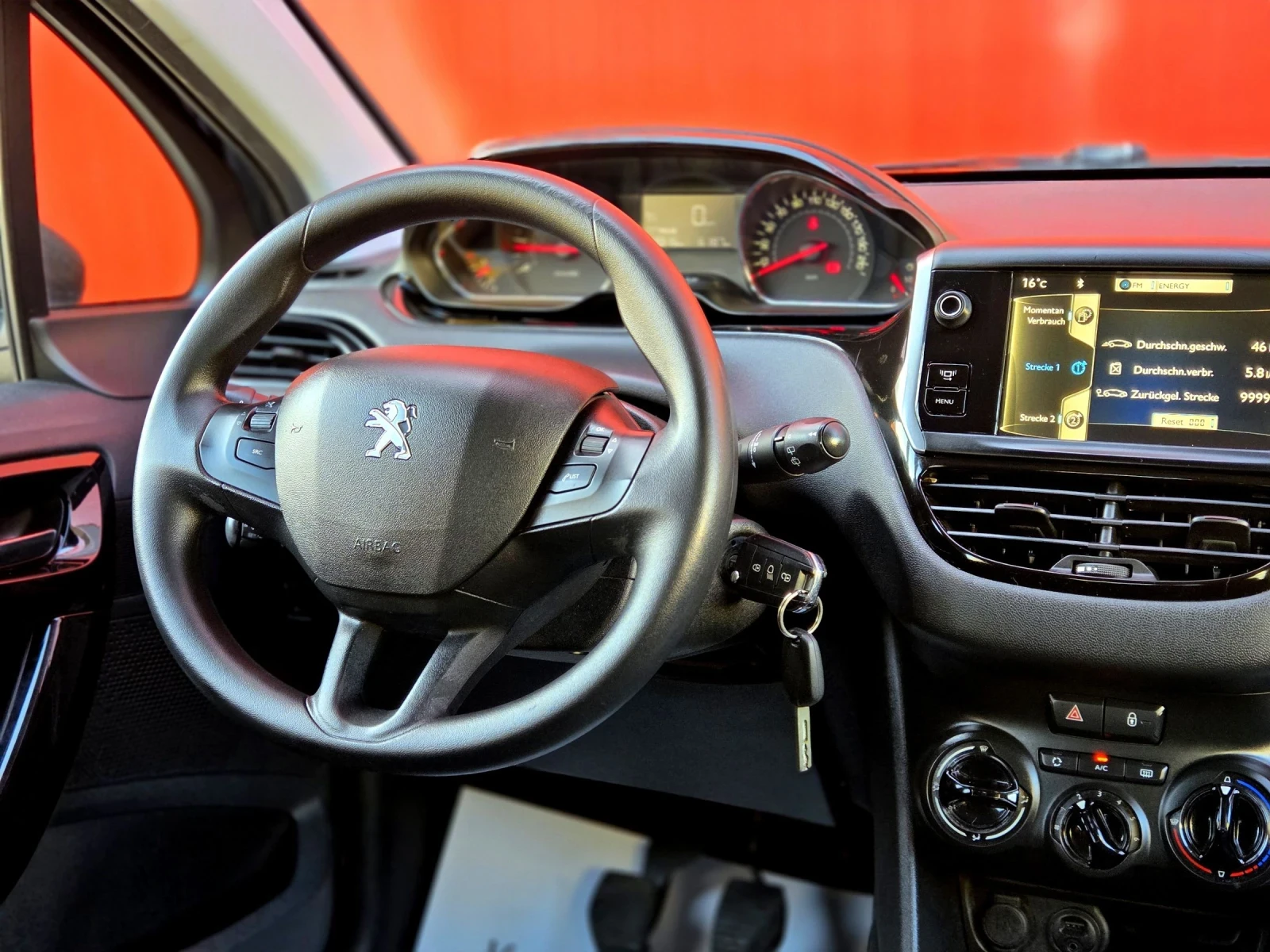 Peugeot 208 1.2 VTI Swiss Внос от Швейцария - изображение 9