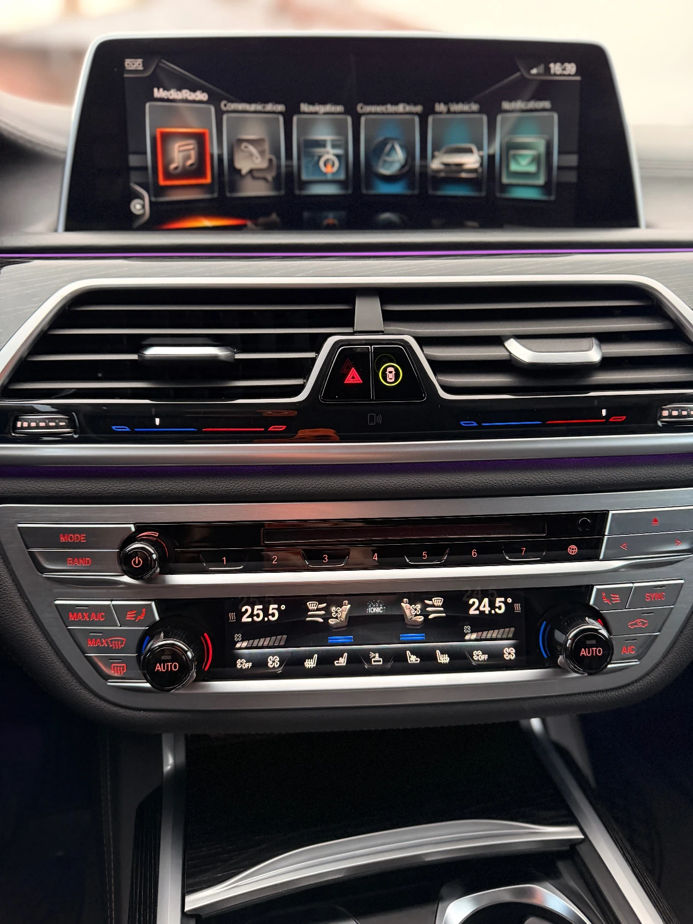 BMW 750  - изображение 8