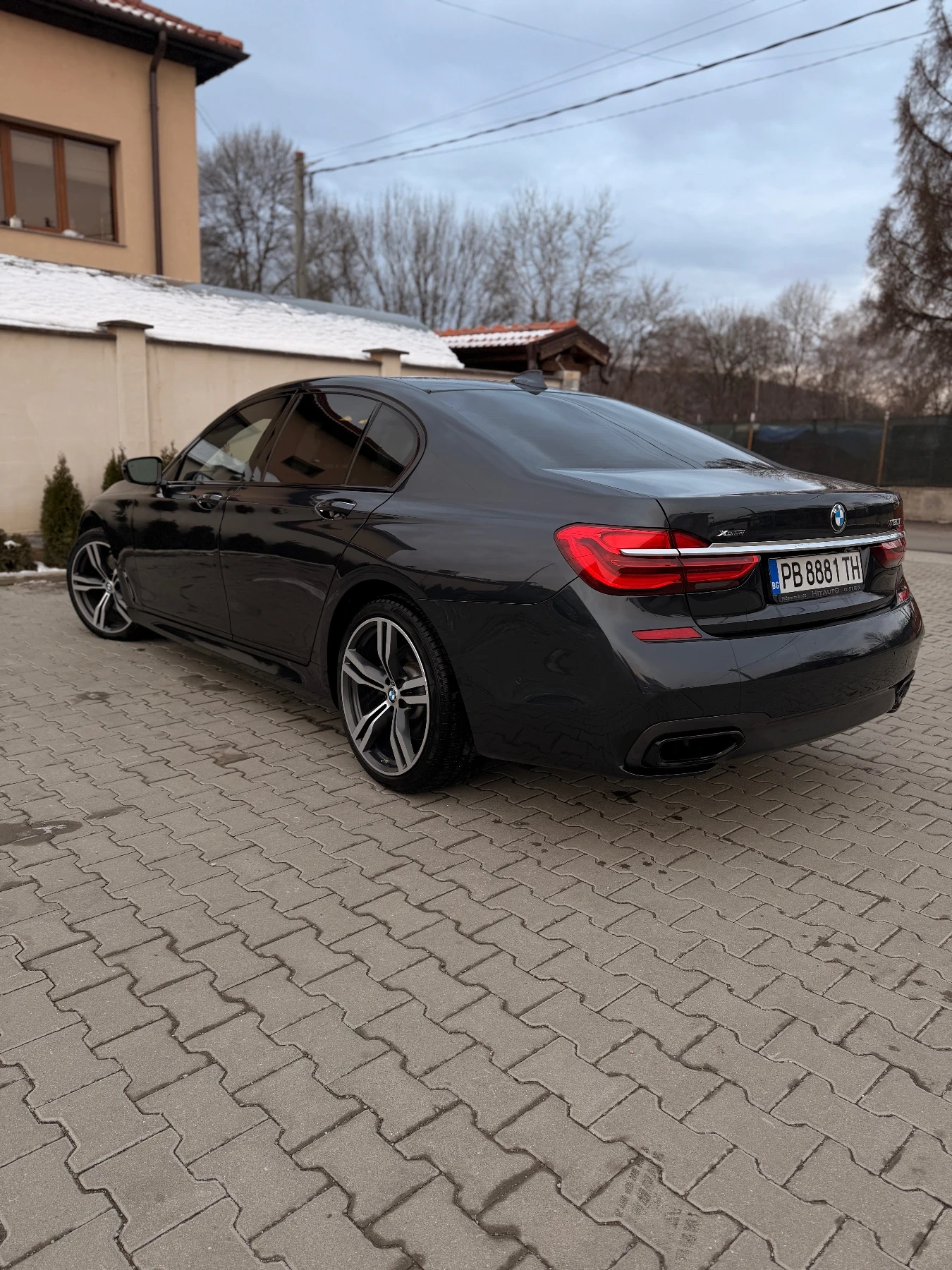 BMW 750  - изображение 5