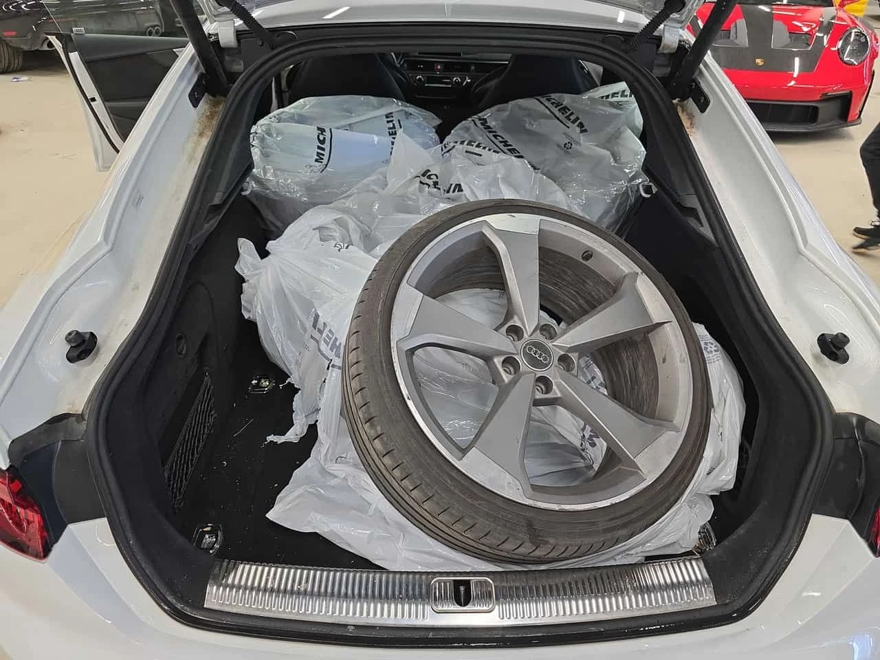 Audi S5 Technik/ГУМИ С ДЖАНТИ / 360 / DISTRONIC / МАСАЖИ , снимка 12 - Автомобили и джипове - 54011535