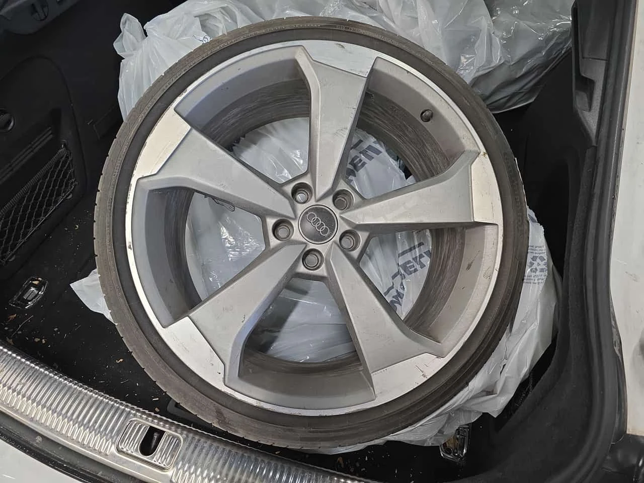 Audi S5 Technik/ГУМИ С ДЖАНТИ / 360 / DISTRONIC / МАСАЖИ , снимка 7 - Автомобили и джипове - 54011535