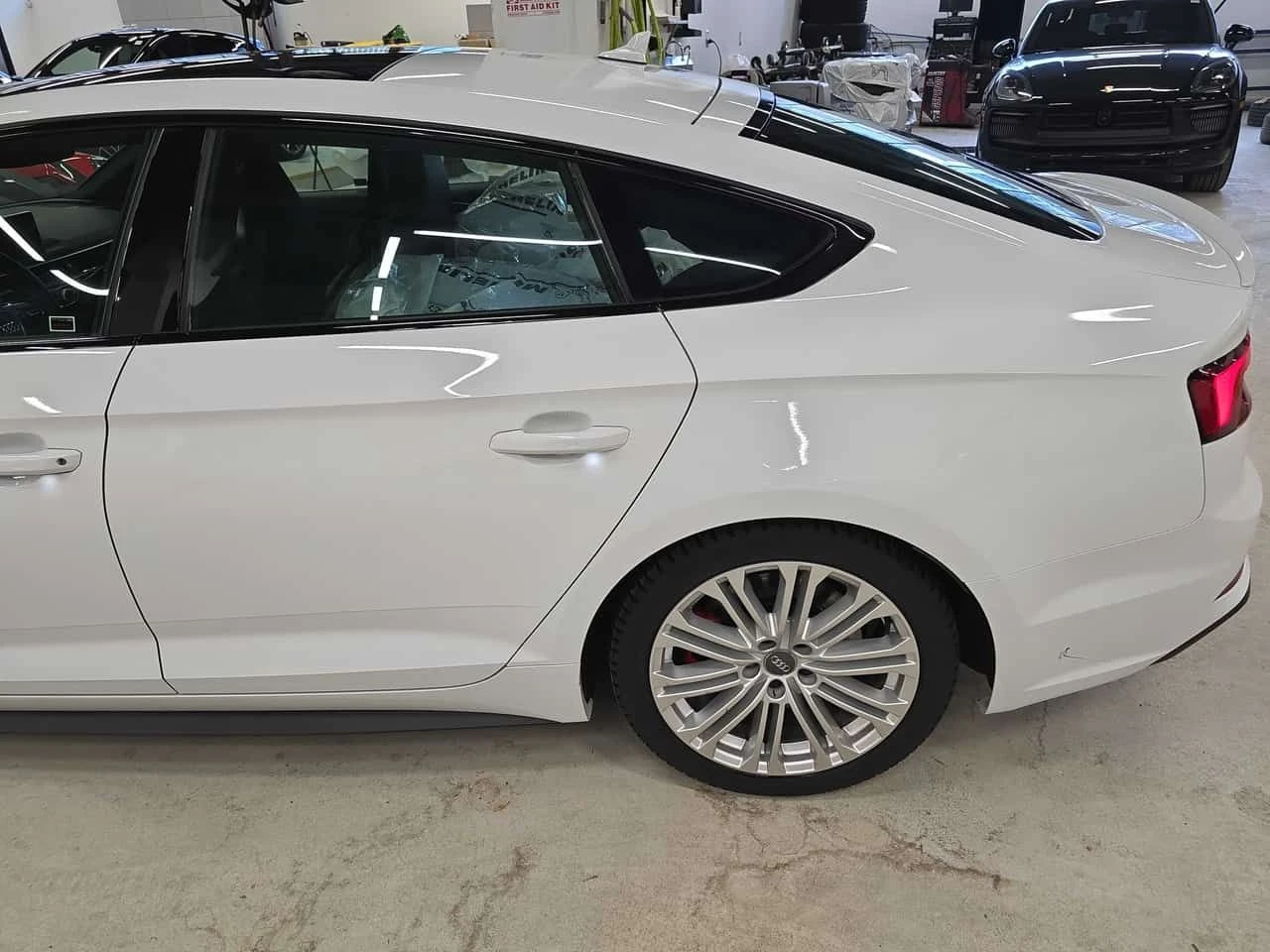 Audi S5 Technik/ГУМИ С ДЖАНТИ / 360 / DISTRONIC / МАСАЖИ , снимка 17 - Автомобили и джипове - 54011535